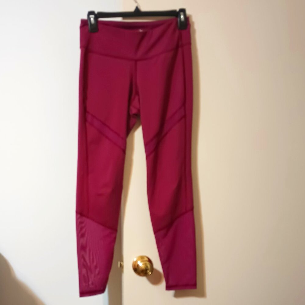 EUC ~ Old Navy Active Go-Dry Fitted Maroon Colored Leggings (Size:  Medium)